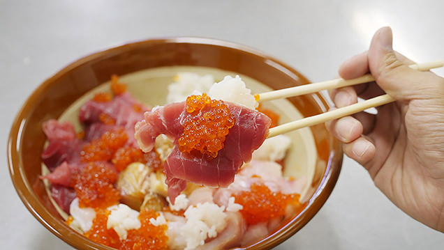 県民福祉プラザ　調理室　海鮮丼