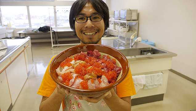 県民福祉プラザ　調理室　海鮮丼