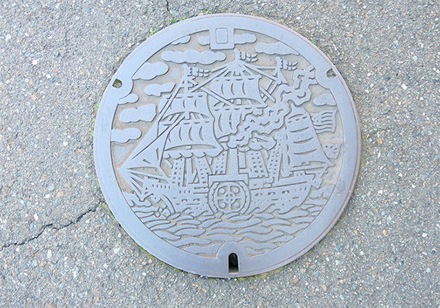 下田　黒船柄マンホール