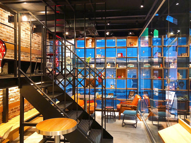 AWESOME STORE & CAFE　店内　カフェスペース