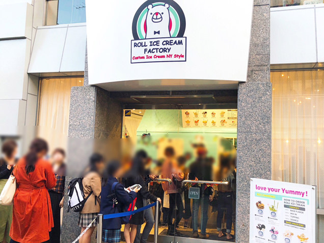 ROLL ICE CREAM FACTORY　店頭の行列