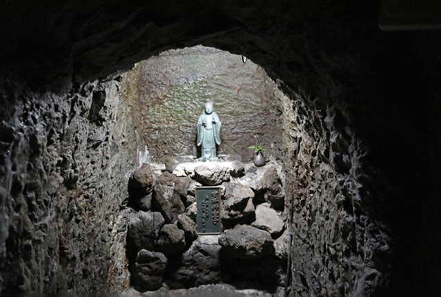 中野不動尊　洞窟めぐり　童子