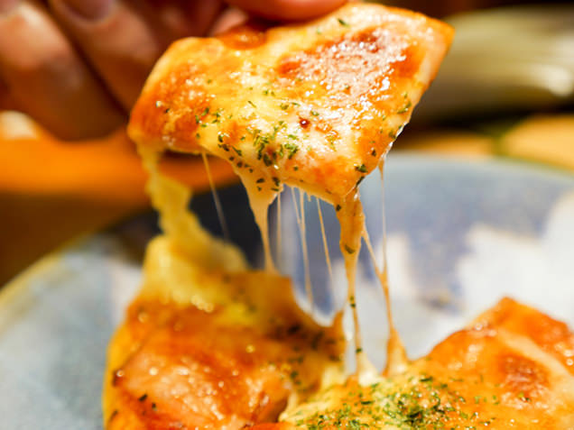 マンキ食堂　せんべいピザ