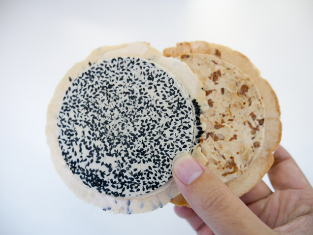 胡麻と落花生の南部せんべい