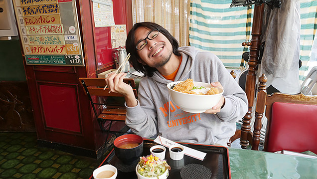 セントポールの隣り　白いカツ丼