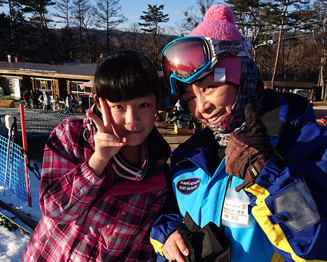 軽井沢スキー学校　長女とインストラクターの先生