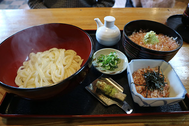 七滝茶屋のわさびうどんとミニわさび丼のセット