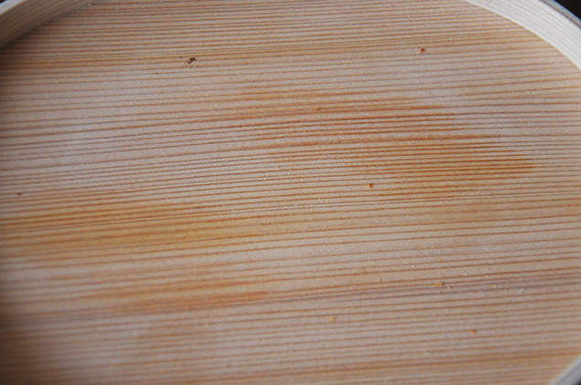 柴田慶信商店　パン皿のアップ