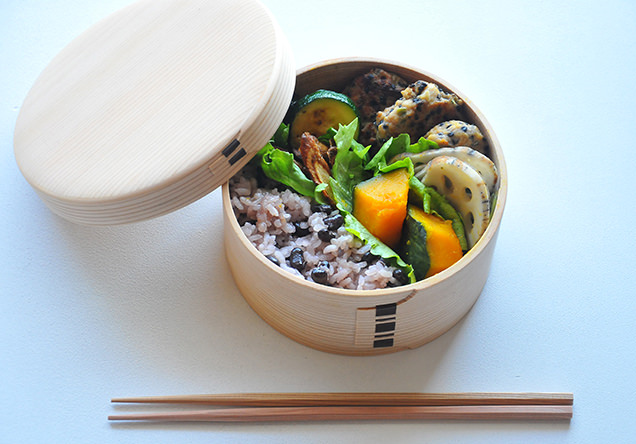 曲げわっぱ弁当とお箸