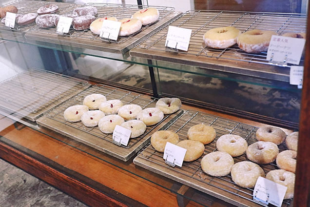 dough-doughnuts　ショーウインドー