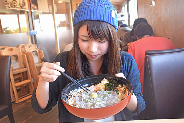 とびっちょ本店　生しらす丼