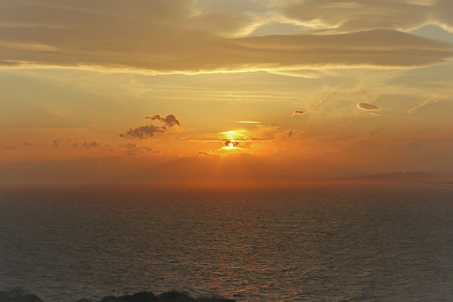 江の島シーキャンドル　夕日