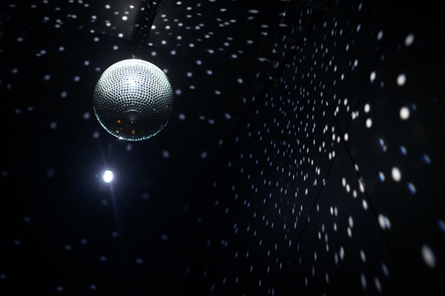 東京タワー「メインデッキ」にあるミラーボール