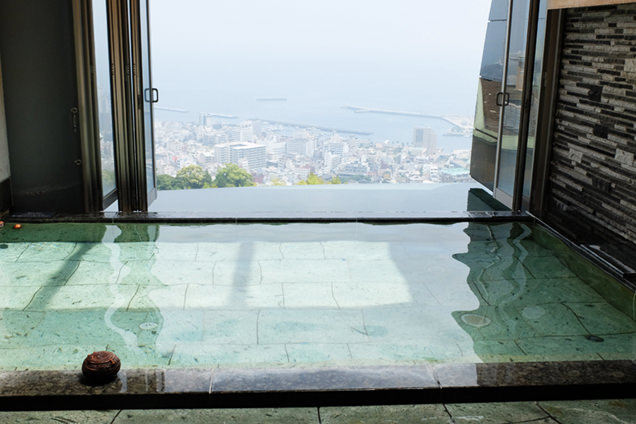 星野リゾート リゾナーレ熱海　半露天風呂