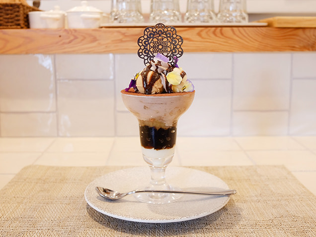 dessert cafe HACHIDORI　ショコラとバナナのパフェ