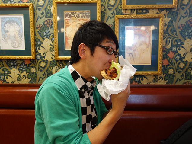 ラッキーピエロ 北斗飯生店　チャイニーズチキンバーガー