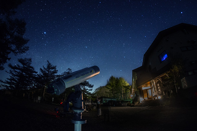星空と高峰温泉ランプの宿
