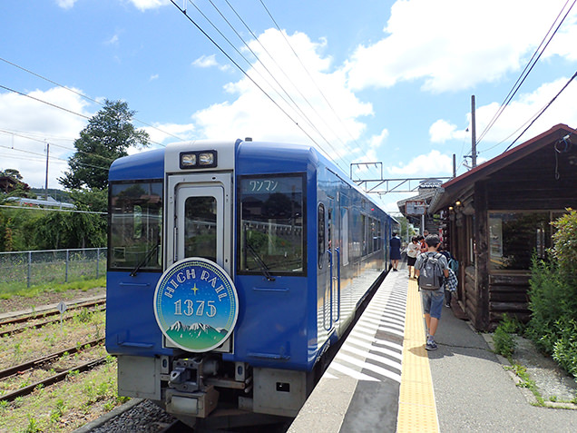 小淵沢駅のHIGH RAIL1375