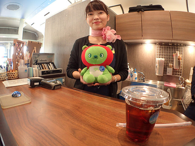 物販コーナーの車内アテンダントさん