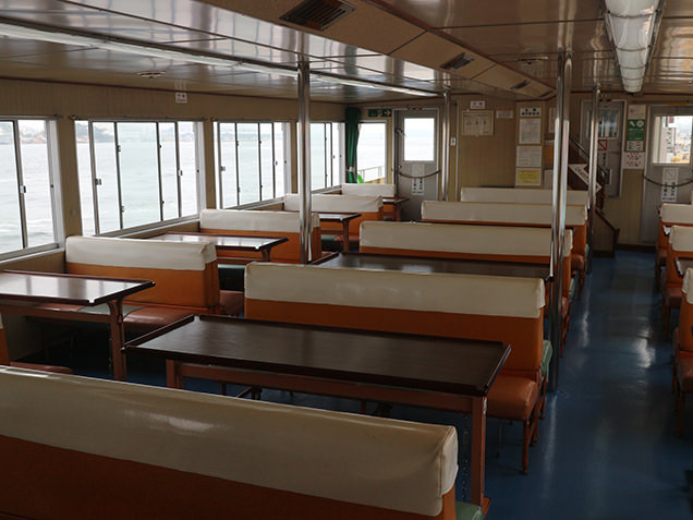 遊覧船　内観