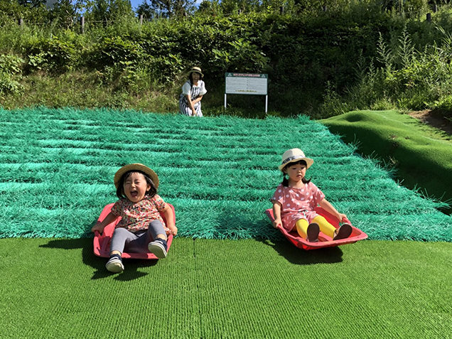 川場田園プラザの芝すべり