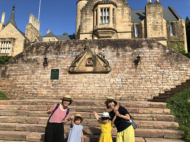 ロックハート城の前で写真撮影