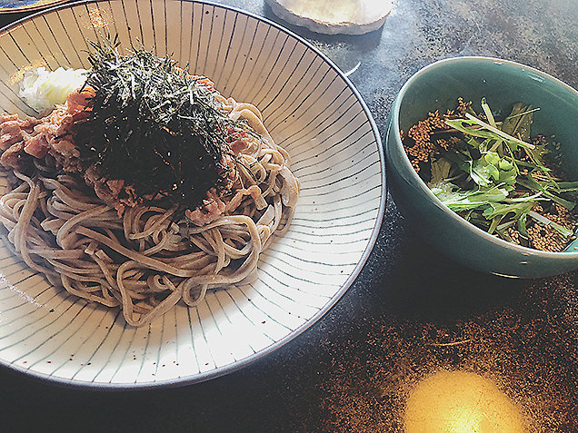白川郷内にある山本屋さんのおそば