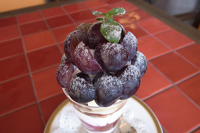 フルーツパーク富士屋ホテル　ぶどうパフェ