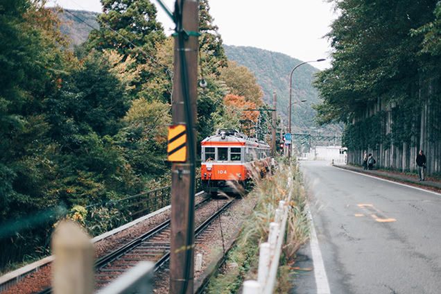 箱根登山電車　彫刻の森駅　紅葉