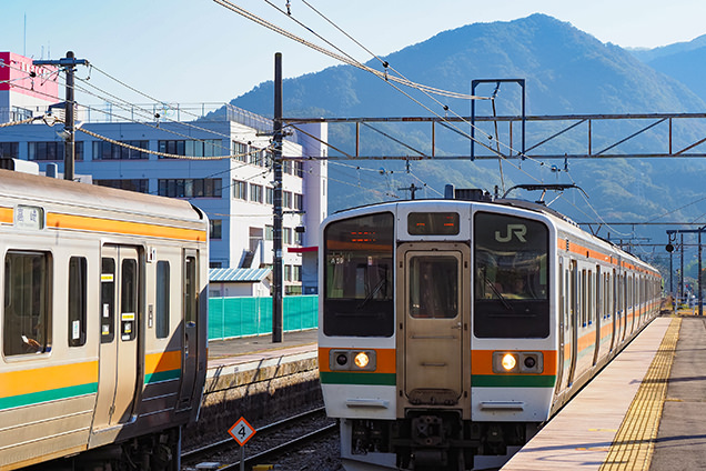 中之条駅に入る吾妻線