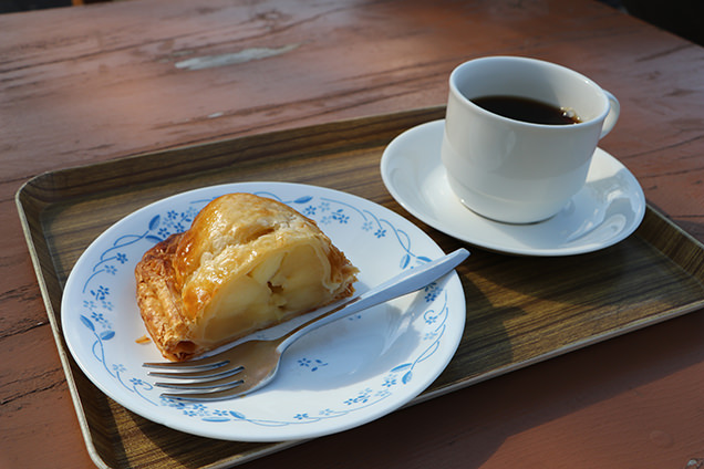 十和田湖マリンブルーのアップルパイ
