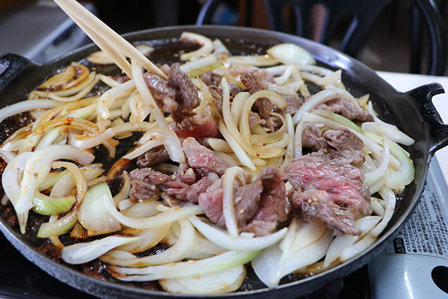 カセットコンロごと出てきたバラ焼き定食