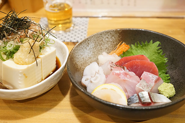 刺身盛り合わせと奥瀬商店の豆腐
