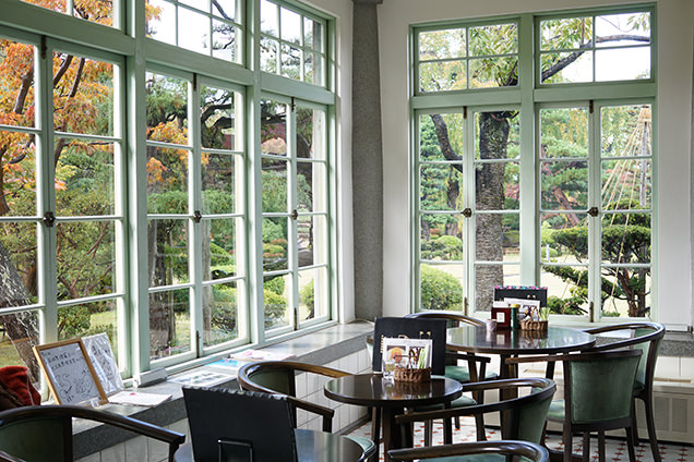 大正浪漫喫茶室の店内