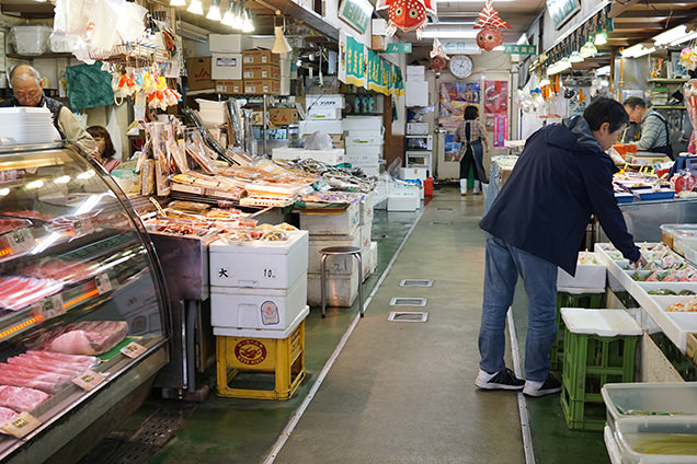 弘前中央食品市場の店内