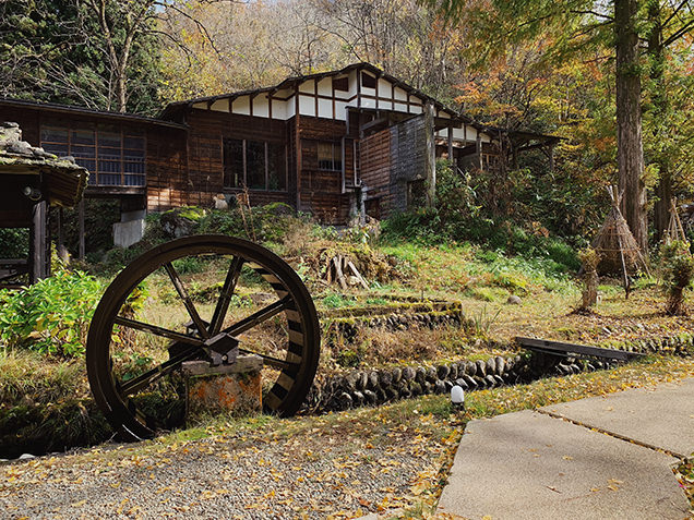 深湯と石湯がある建物