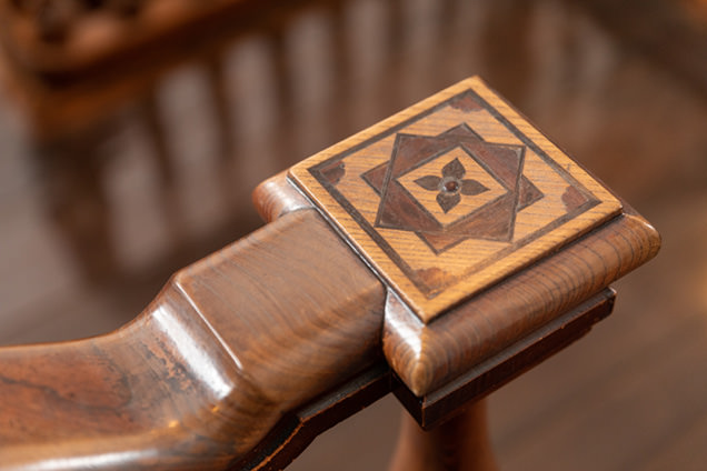 斜陽館の階段手すり