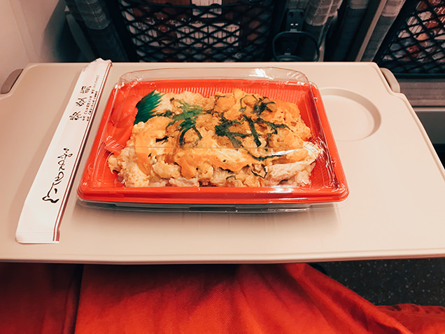 東北新幹線　ウニ丼