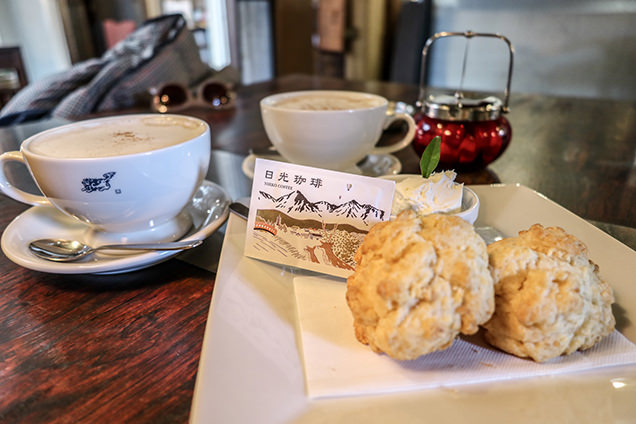 カフェオーレと自家製スコーンのセット