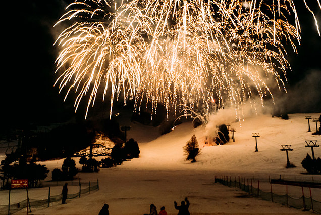 ゲレンデに打上がる花火