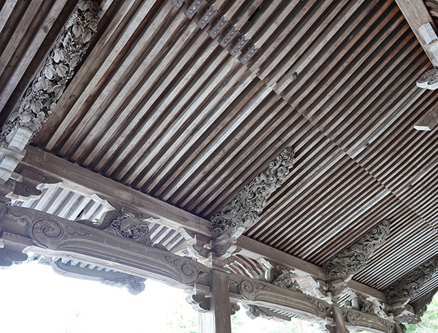 太子堂の手挟彫刻