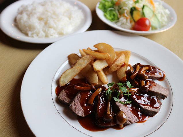 鹿肉のハンターステーキ