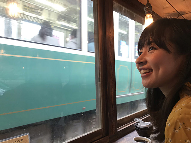 目の前を通る江ノ電