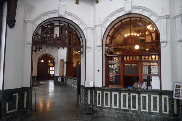 岩手銀行赤レンガ館内