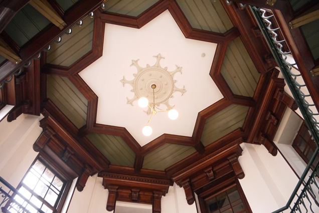 岩手銀行赤レンガ館入り口天井