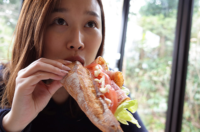 ル・フィヤージュのパンと筆者