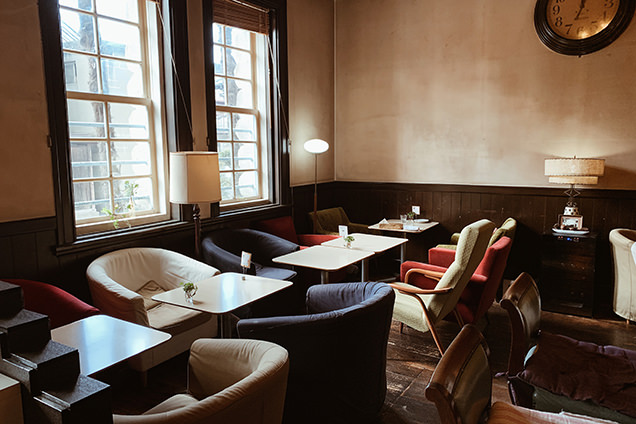 「カフェ ド グランボワ」店内