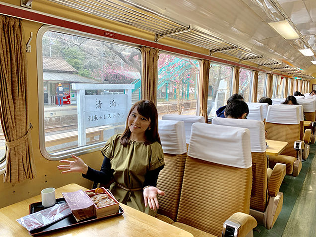 列車のレストラン清流の店内