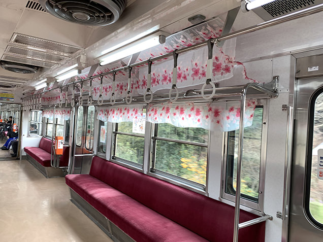 上毛電気鉄道の車内