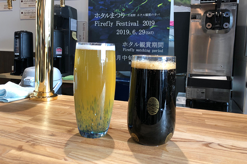 びーどろパークで作られた、個性的なグラスで提供されるビール